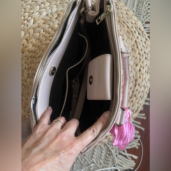 Cute Pink Hue Structured Purse 👛 Classic Style medium size - Picture 7 of 16